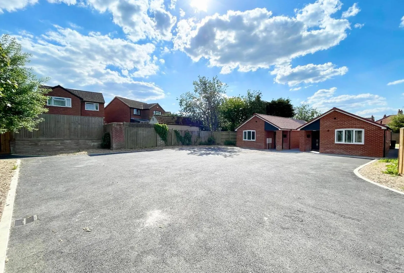 New Bungalow - 20-Min Walk To Quays - Plenty Of Parking - Large Garden - Wi-Fi GLOUCESTERSHIRE