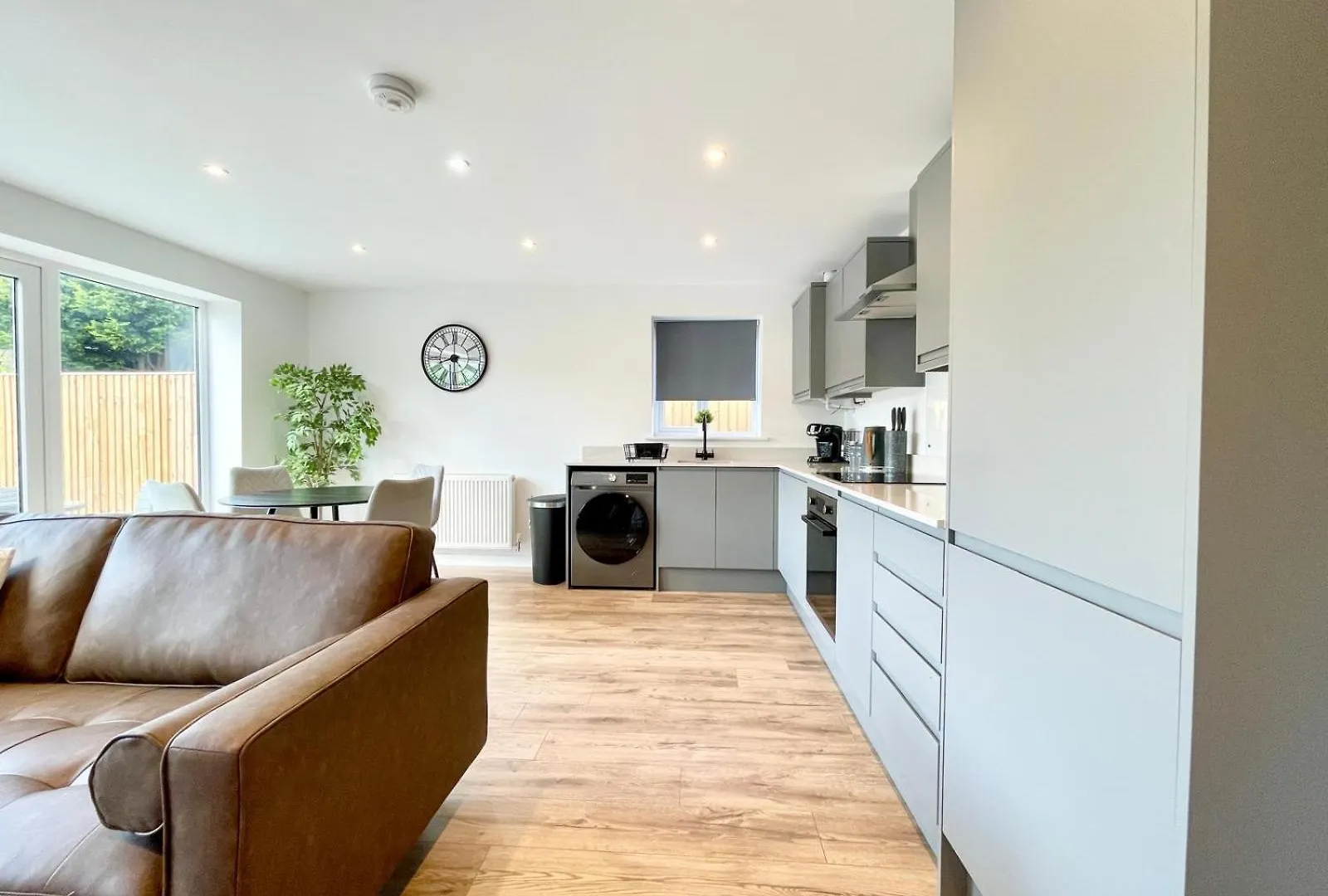 Apartment New Bungalow - 20-Min Walk To Quays - Plenty Of Parking - Large Garden - Wi-Fi GLOUCESTERSHIRE United Kingdom
