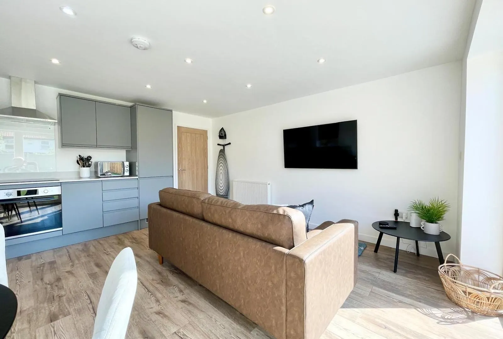 Apartment New Bungalow - 20-Min Walk To Quays - Plenty Of Parking - Large Garden - Wi-Fi GLOUCESTERSHIRE