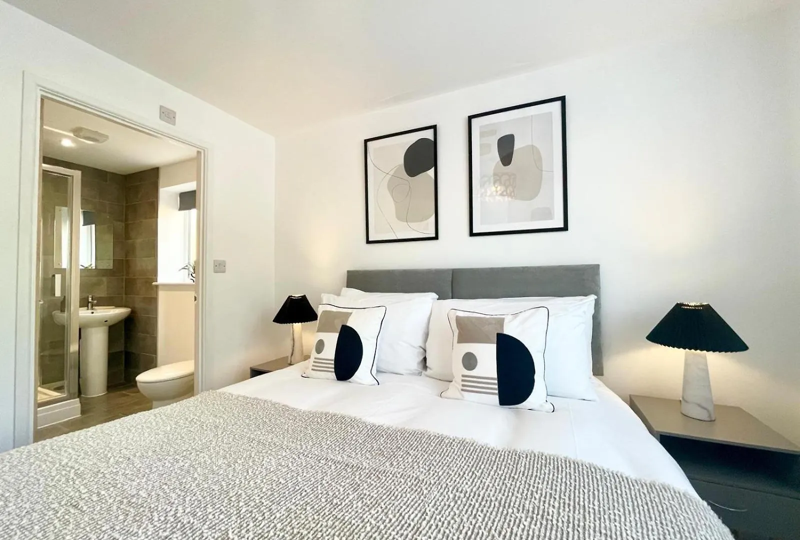 New Bungalow - 20-Min Walk To Quays - Plenty Of Parking - Large Garden - Wi-Fi GLOUCESTERSHIRE 0*, Gloucester